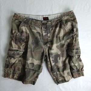 Foot Locker Vintage Cargo Shorts.